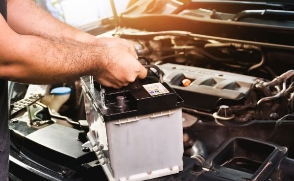 choosing-the-best-car-battery-2024-.jpeg